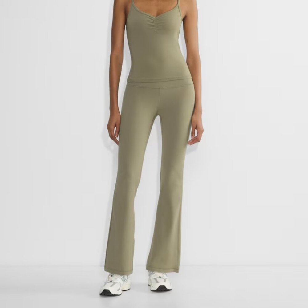 NWT Aritzia GOLDEN BUTTER CHEEKY FLARE 30" Sundried Olive 8 - Picture 1 of 9
